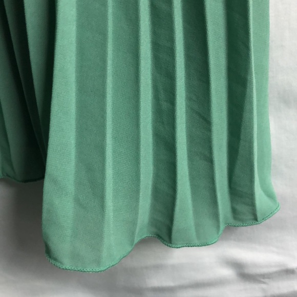 Sage, green H&M, pleated layered tank medium excellent condition like new - Picture 6 of 12